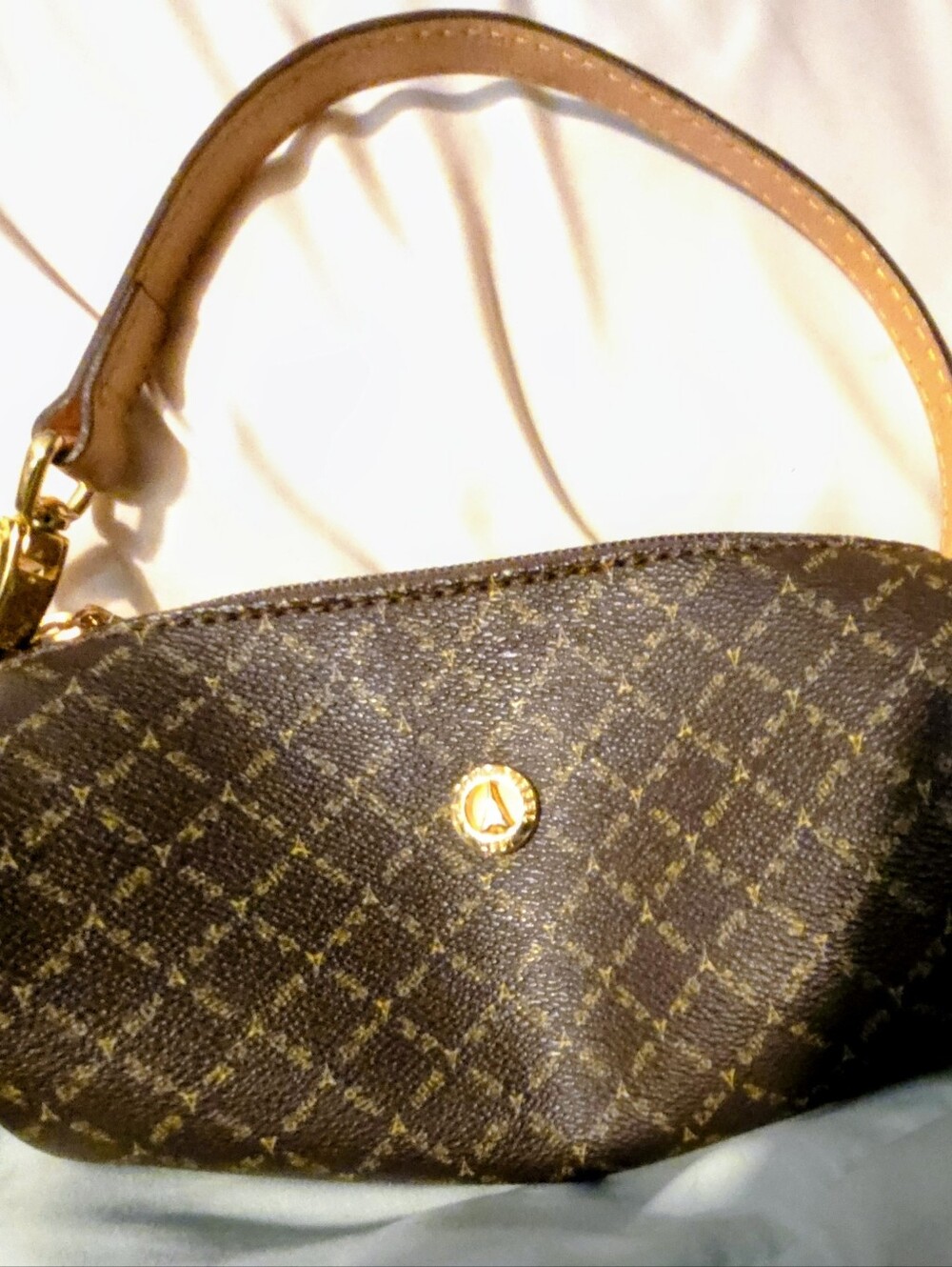 VINTAGE LA TOUR EIFFEL BARRELL BAG